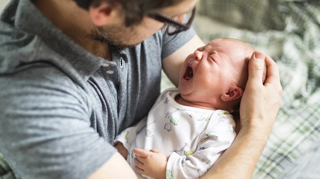 Matins chaotiques et crises au réveil : comment éviter les pleurs de votre enfant